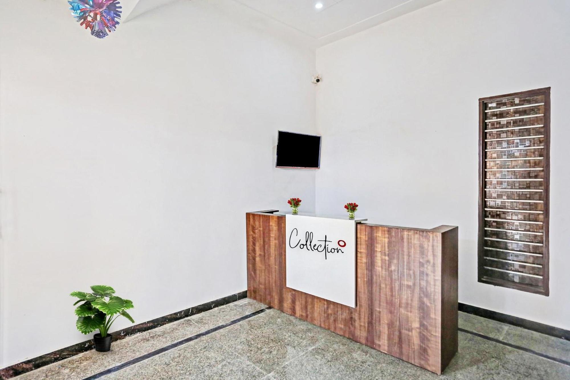 Hotel Collection O The Royal Fern Farrukhnagar Exteriér fotografie