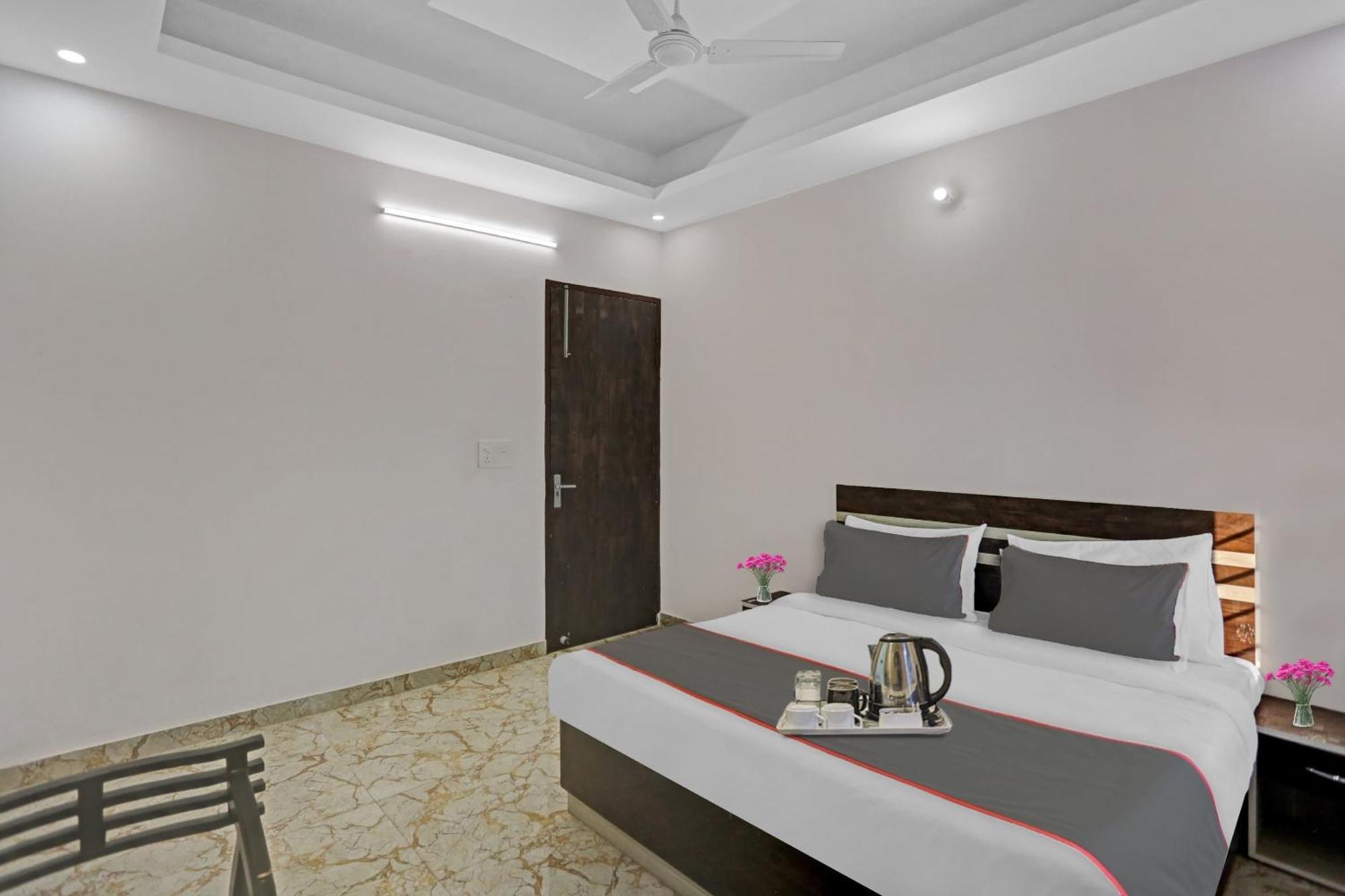 Hotel Collection O The Royal Fern Farrukhnagar Exteriér fotografie