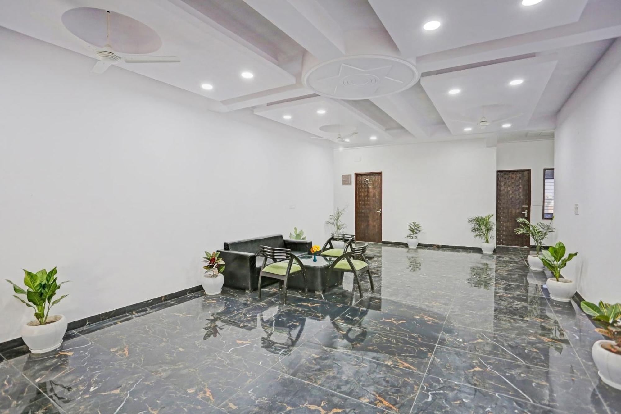 Hotel Collection O The Royal Fern Farrukhnagar Exteriér fotografie