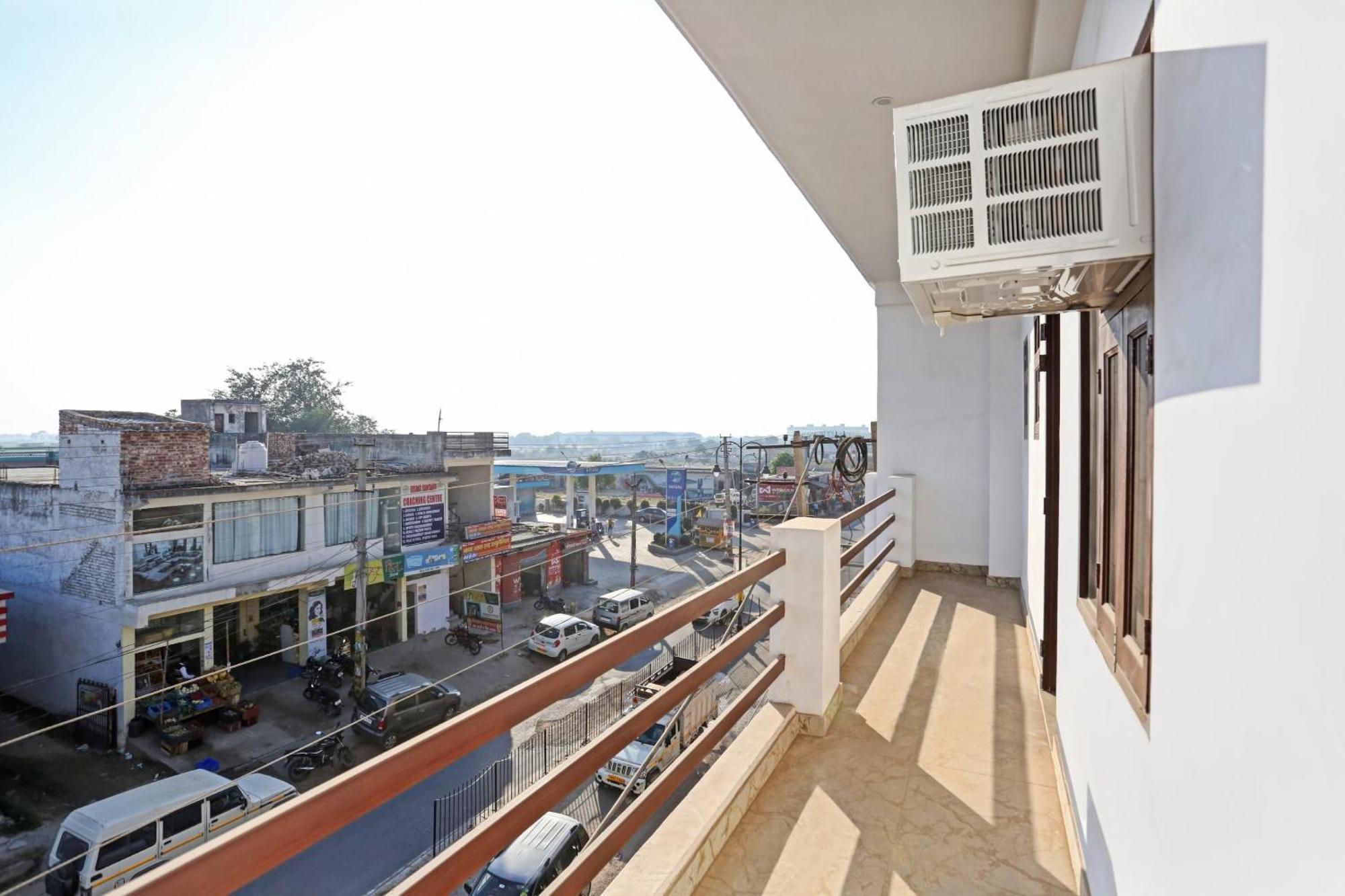Hotel Collection O The Royal Fern Farrukhnagar Exteriér fotografie