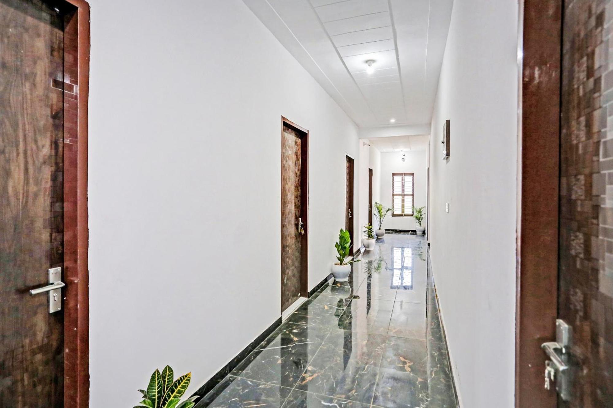 Hotel Collection O The Royal Fern Farrukhnagar Exteriér fotografie