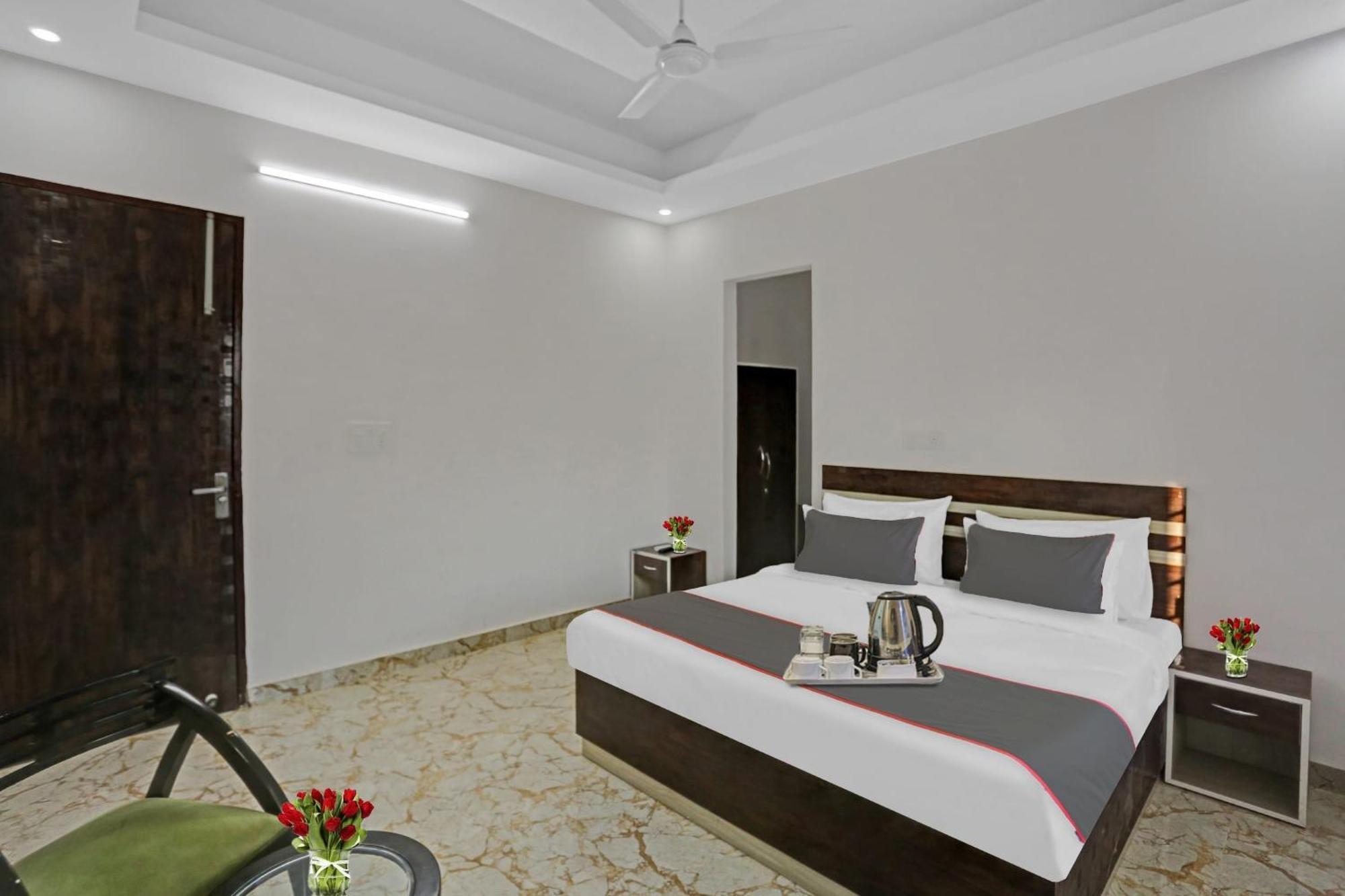 Hotel Collection O The Royal Fern Farrukhnagar Exteriér fotografie